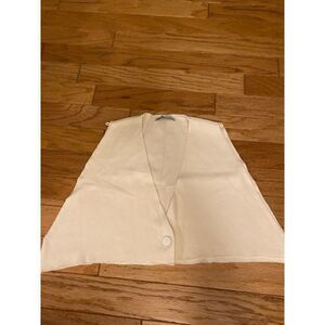 Zara, women’s cream triangle like sleeveless button front cardigan size xs-s